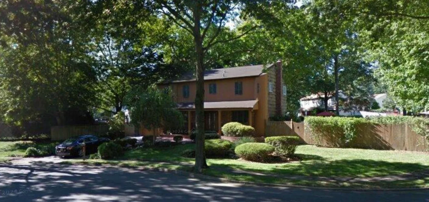 1 Kenlloyd Court, Dix Hills