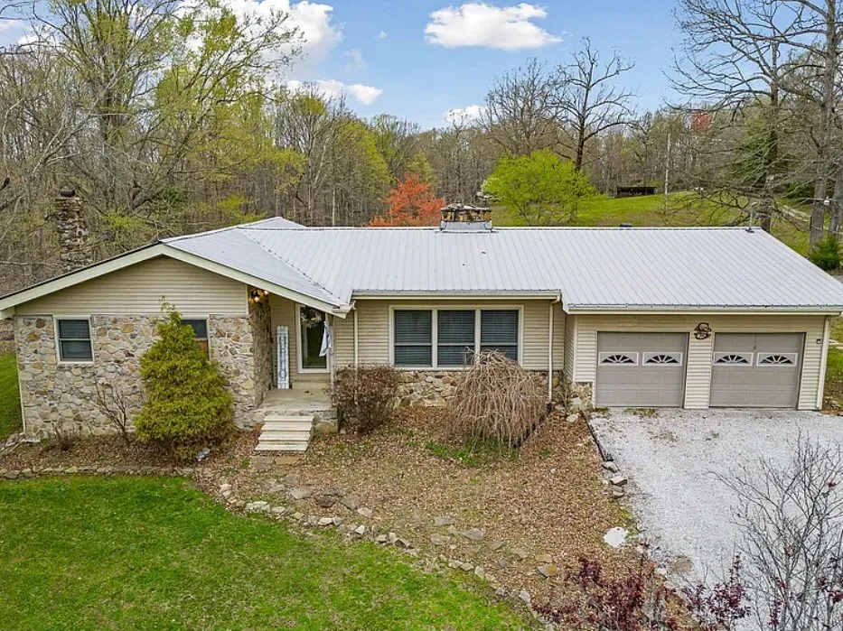 99 Happy Heart Lane, Byrdstown