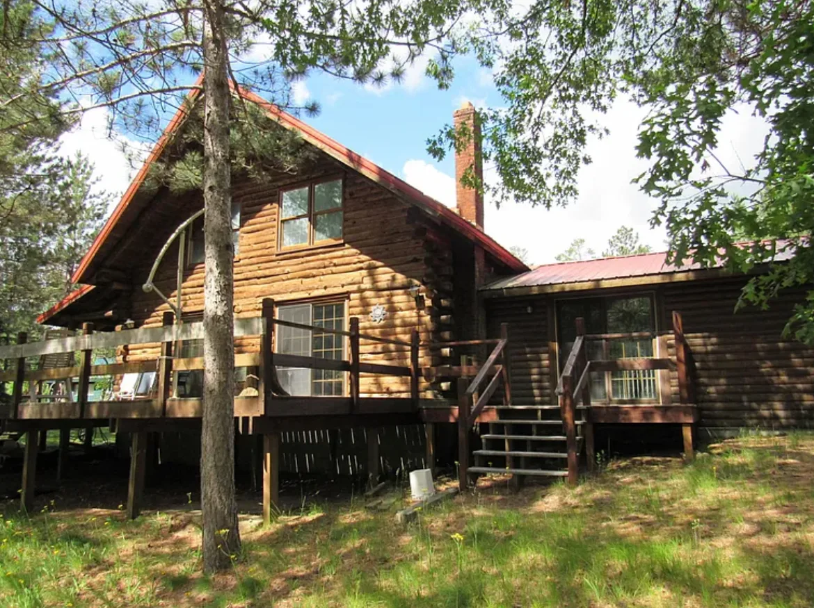 940 Wood River Road, Grayling